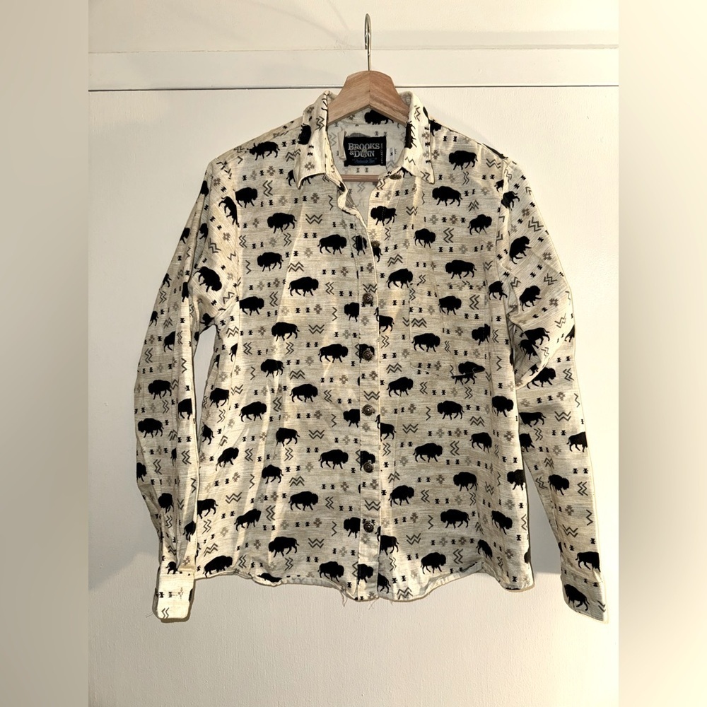 Brooks & Dunn Western Coastal Cowgirl Buffalo Printed Button Down Medium